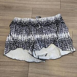 Athleta Women's Black and White Shorts